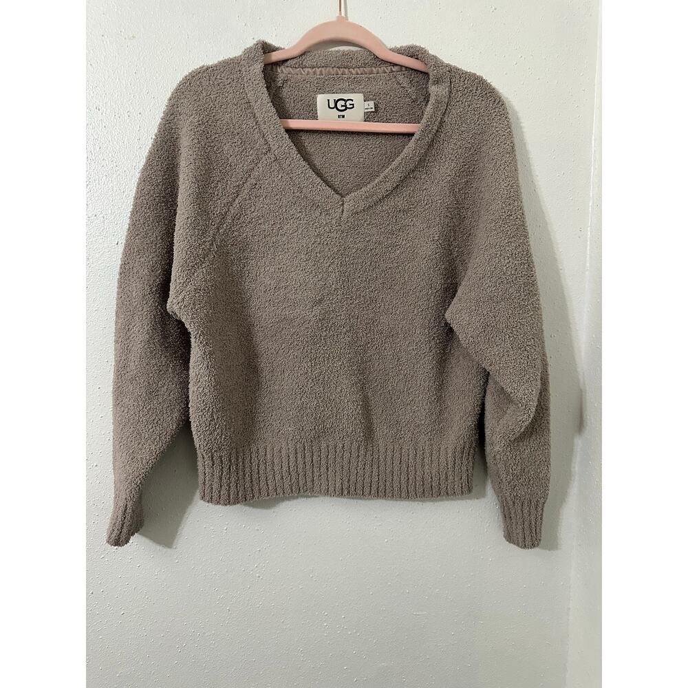 UGG RTW extremely soft and cozy V neck sweater S